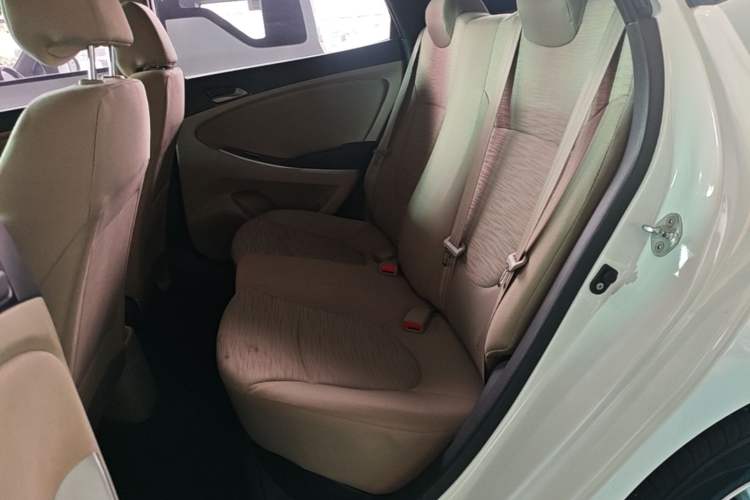 Used Hyundai Verna (older generation) 2016 1.4L Automatic Smart GLS Left Rear Seat