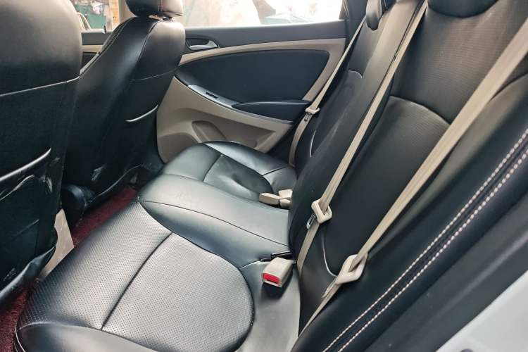 Used Hyundai Verna (older generation) 2016 1.4L Automatic Smart GLS Left Rear Seat