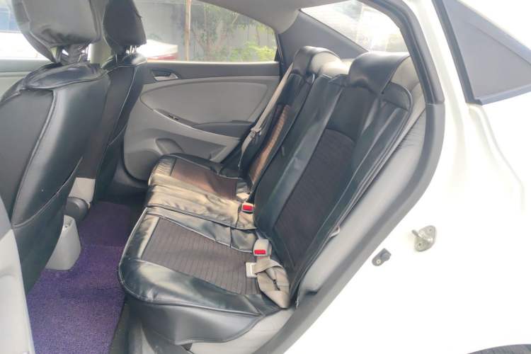 Used Hyundai Verna (older generation) 2016 1.4L Automatic Smart GLS Left Rear Seat
