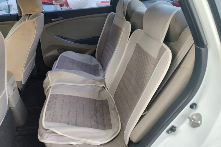 Used Hyundai Verna (older generation) 2016 1.4L Automatic Leading-Edge GLX Left Rear Seat