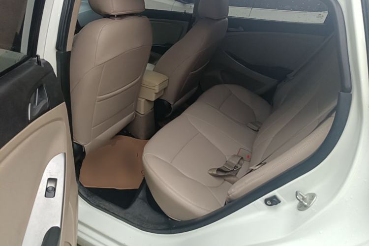 Used Hyundai Verna (older generation) 2016 1.4L Automatic Smart GLS Left Rear Seat