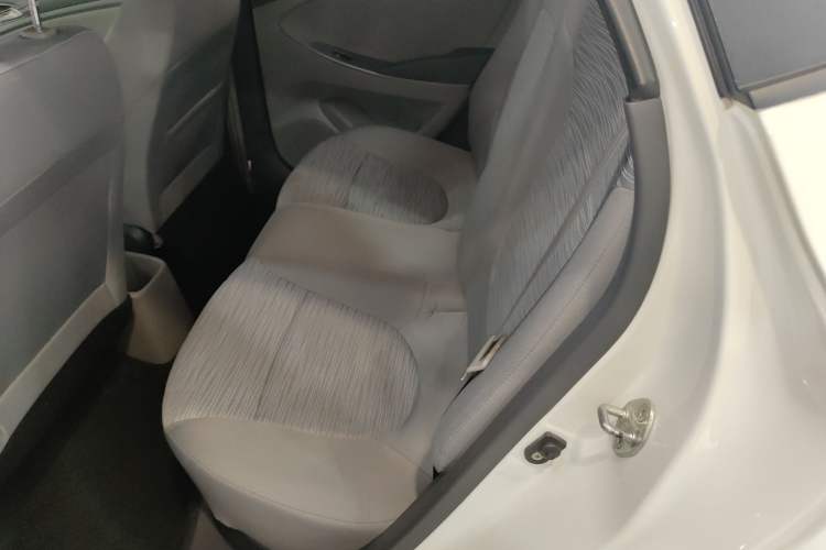 Used Hyundai Verna (older generation) 2016 1.4L Automatic Leading-Edge GLX Left Rear Seat