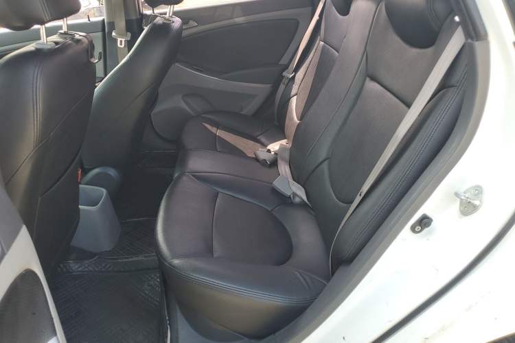 Used Hyundai Verna (older generation) 2016 1.4L Automatic Smart GLS Left Rear Seat