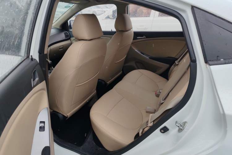 Used Hyundai Verna (older generation) 2016 1.4L Automatic Smart GLS Left Rear Seat