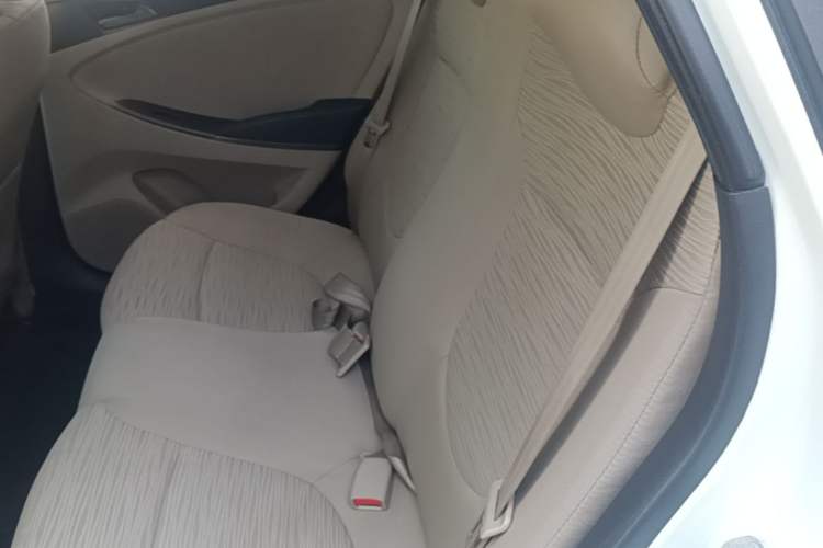 Used Hyundai Verna (older generation) 2016 1.4L Automatic Fashionable GS Model Left Rear Seat
