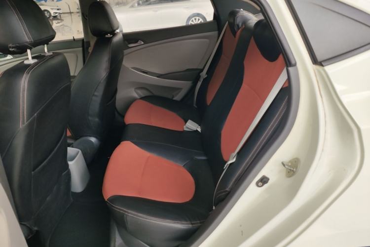 Used Hyundai Verna (older generation) 2016 1.4L Automatic Smart GLS Left Rear Seat