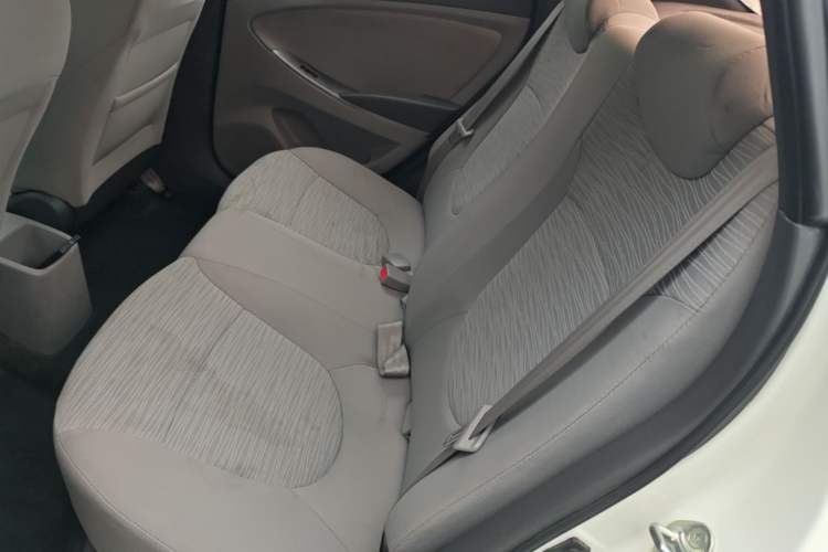 Used Hyundai Verna (older generation) 2016 1.4L Automatic Leading-Edge GLX Left Rear Seat