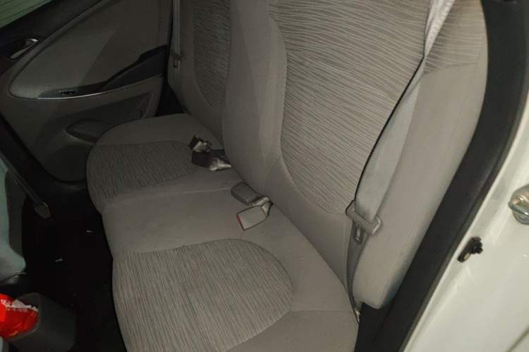 Used Hyundai Verna (older generation) 2016 1.4L Automatic Smart GLS Left Rear Seat