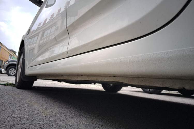 Used Hyundai Verna (older generation) 2016 1.4L Manual Smart GLS Trim Left Side Sill