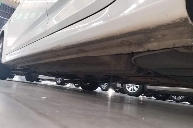Used Hyundai Verna (older generation) 2016 1.4L Automatic Smart GLS Left Side Sill