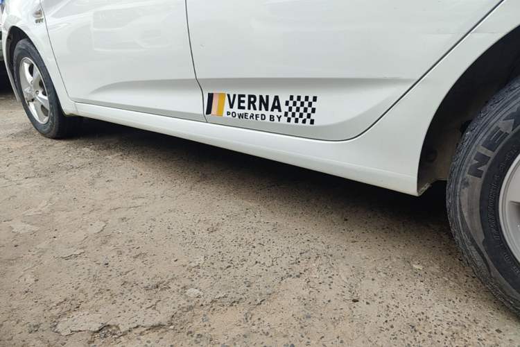 Used Hyundai Verna (older generation) 2016 1.4L Automatic Smart GLS Left Side Sill