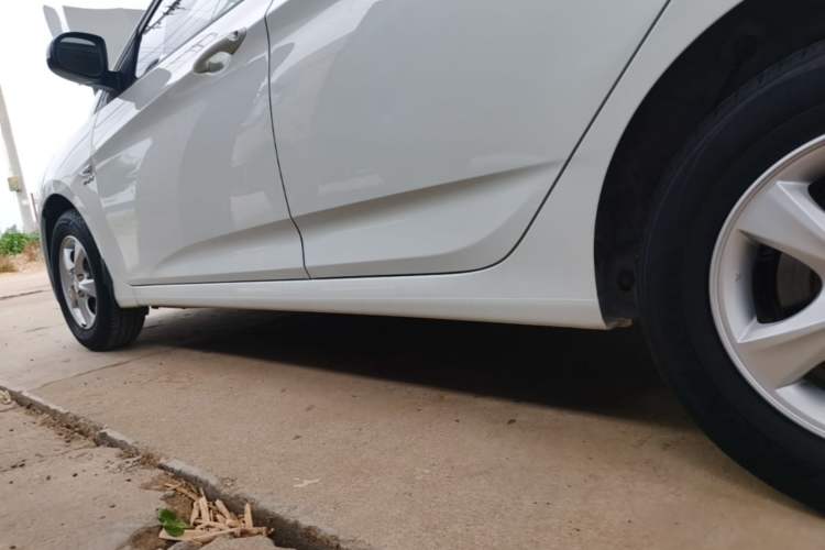 Used Hyundai Verna (older generation) 2016 1.4L Automatic Smart GLS Left Side Sill