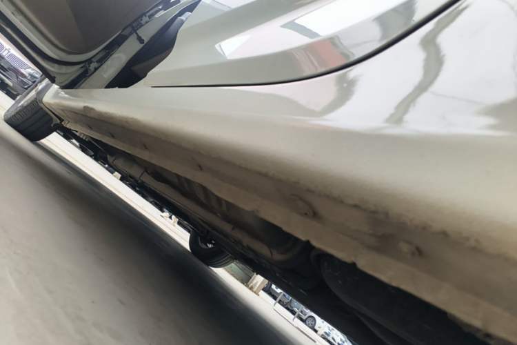 Used Hyundai Verna (older generation) 2016 1.4L Manual Smart GLS Trim Left Side Sill