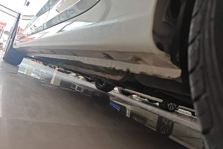 Used Hyundai Verna (older generation) 2016 1.4L Manual Smart GLS Trim Left Side Sill