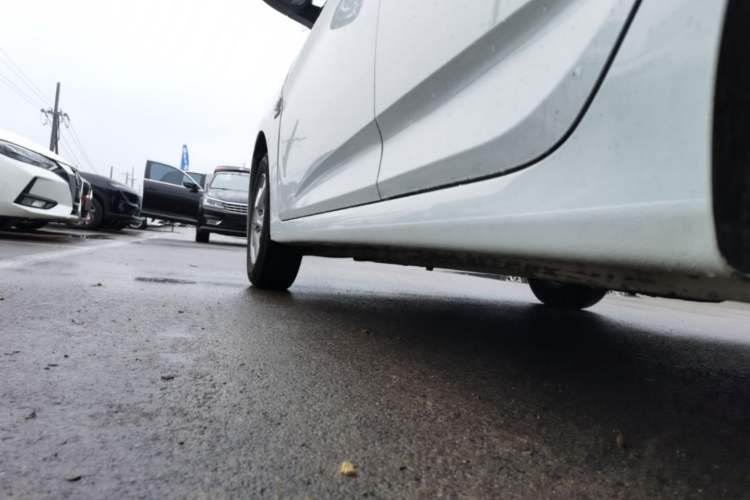Used Hyundai Verna (older generation) 2016 1.4L Manual Smart GLS Trim Left Side Sill