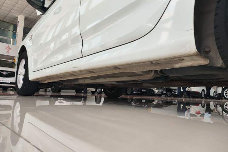 Used Hyundai Verna (older generation) 2016 1.4L Automatic Smart GLS Left Side Sill
