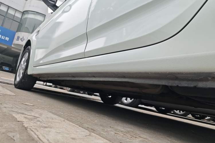 Used Hyundai Verna (older generation) 2016 1.4L Automatic Leading-Edge GLX Left Side Sill