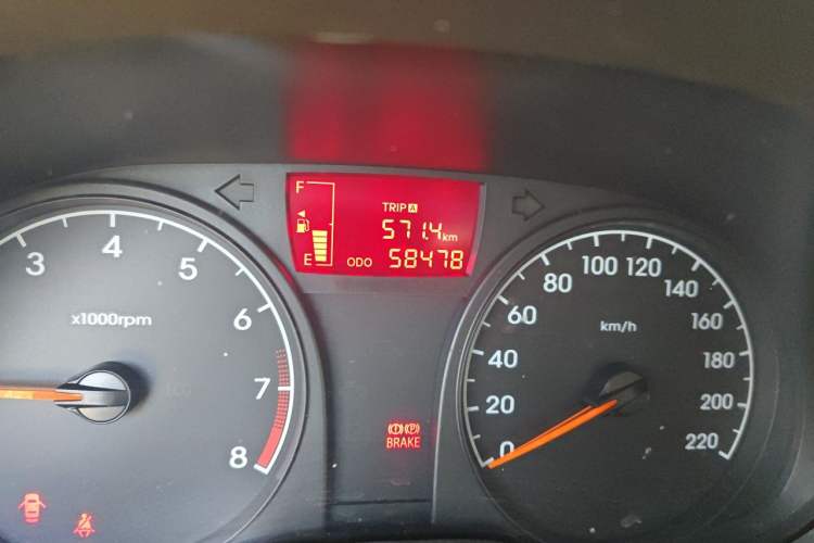 Used Hyundai Verna (older generation) 2016 1.4L Manual Smart GLS Trim Odometer Close Up