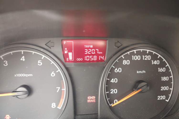 Used Hyundai Verna (older generation) 2016 1.4L Manual Smart GLS Trim Odometer Close Up