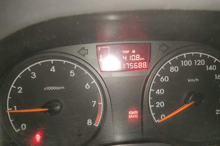 Used Hyundai Verna (older generation) 2016 1.4L Manual Smart GLS Trim Odometer Close Up
