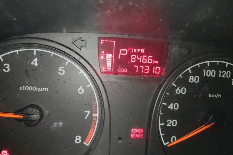 Used Hyundai Verna (older generation) 2016 1.4L Automatic Fashionable GS Model Odometer Close Up