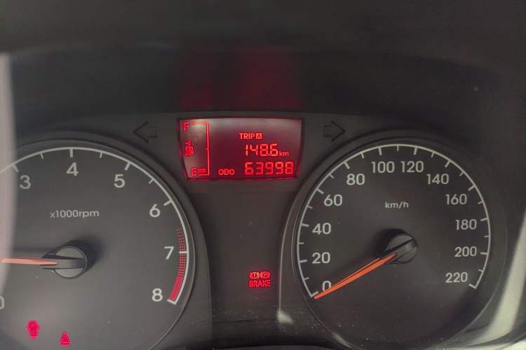 Used Hyundai Verna (older generation) 2016 1.4L Manual Fashion GS Odometer Close Up