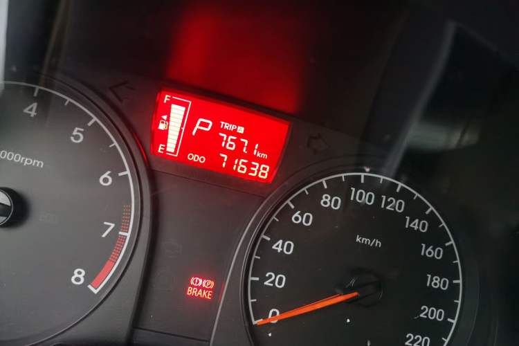Used Hyundai Verna (older generation) 2016 1.4L Automatic Smart GLS Odometer Close Up