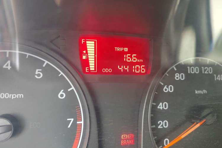 Used Hyundai Verna (older generation) 2016 1.4L Manual Smart GLS Trim Odometer Close Up