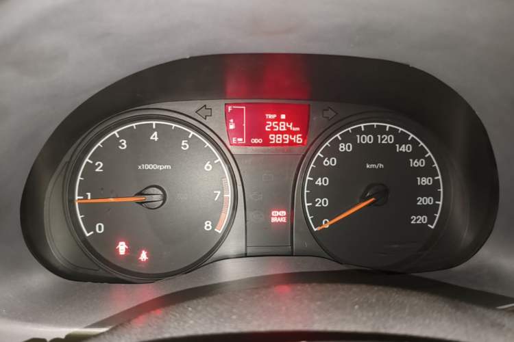 Used Hyundai Verna (older generation) 2016 1.4L Manual Smart GLS Trim Odometer Close Up