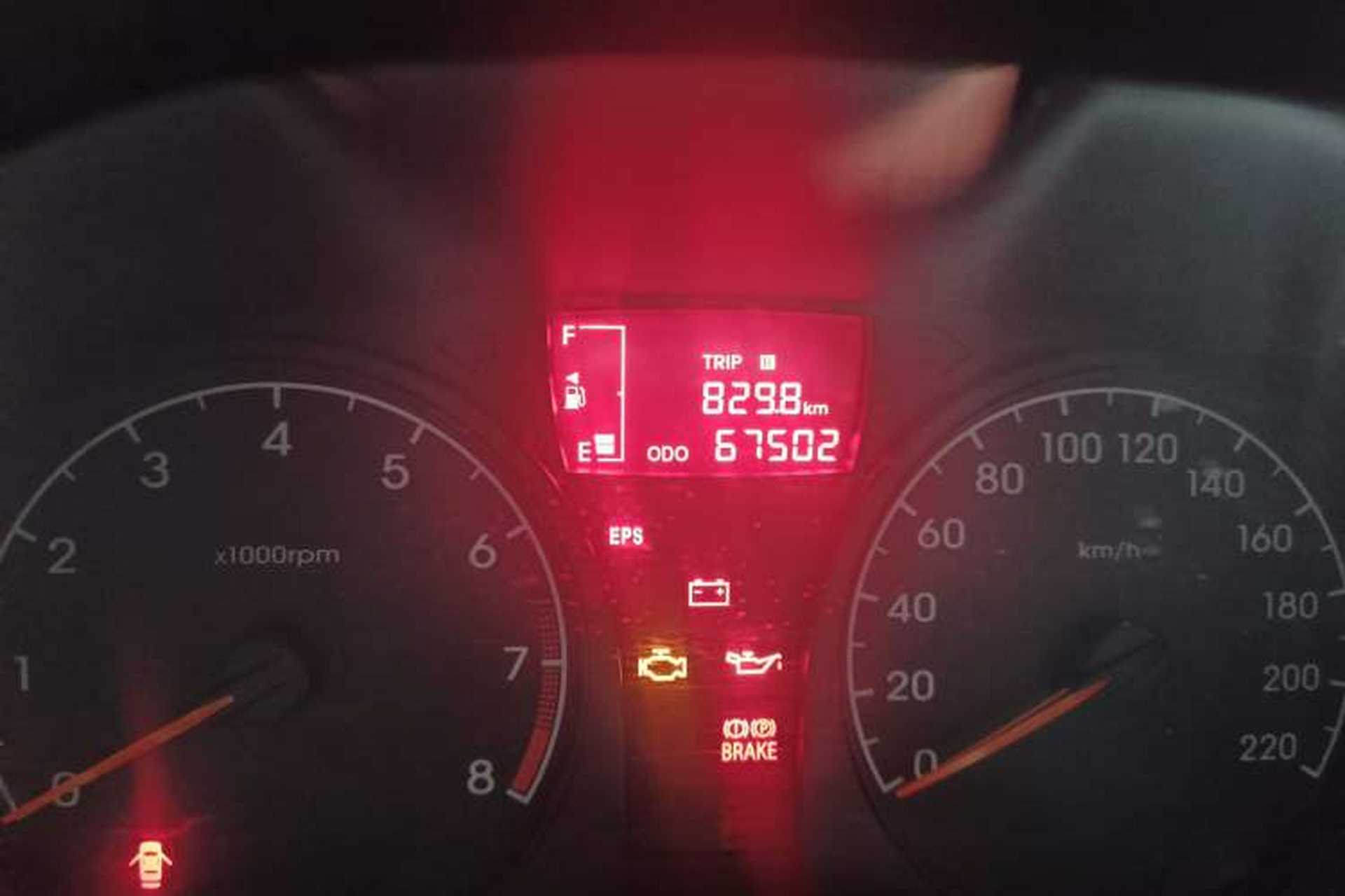 Used Hyundai Verna (older generation) 2016 1.4L Manual Smart GLS Trim Odometer Close Up