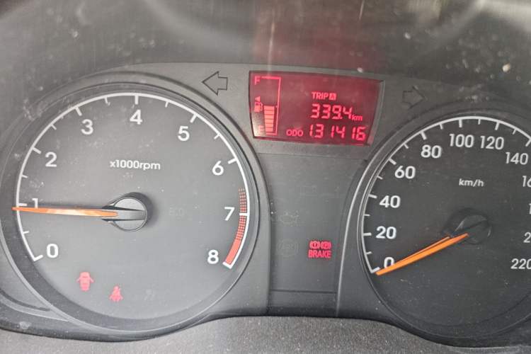 Used Hyundai Verna (older generation) 2016 1.4L Manual Smart GLS Trim Odometer Close Up