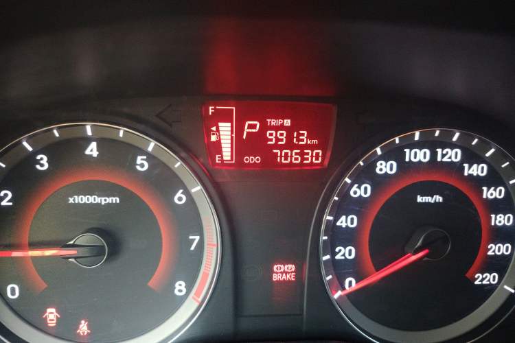 Used Hyundai Verna (older generation) 2016 1.4L Automatic Leading-Edge GLX Odometer Close Up