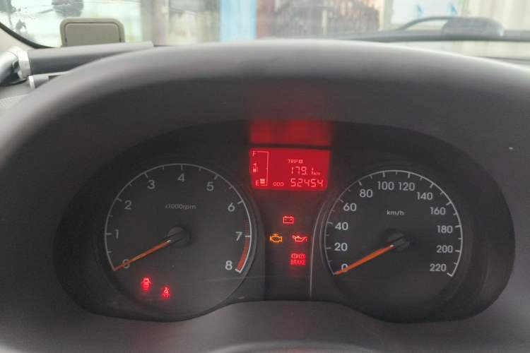 Used Hyundai Verna (older generation) 2016 1.4L Manual Smart GLS Trim Odometer Close Up