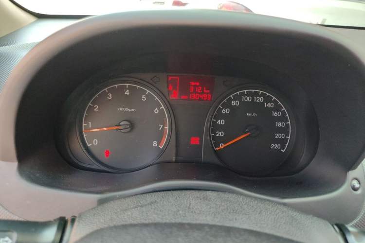 Used Hyundai Verna (older generation) 2016 1.4L Manual Smart GLS Trim Odometer Close Up