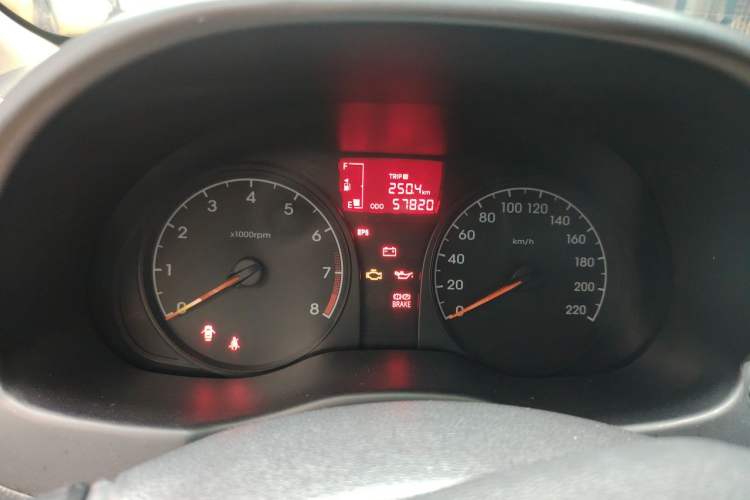 Used Hyundai Verna (older generation) 2016 1.4L Manual Smart GLS Trim Odometer Close Up