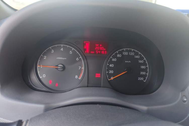 Used Hyundai Verna (older generation) 2016 1.4L Manual Smart GLS Trim Odometer Close Up