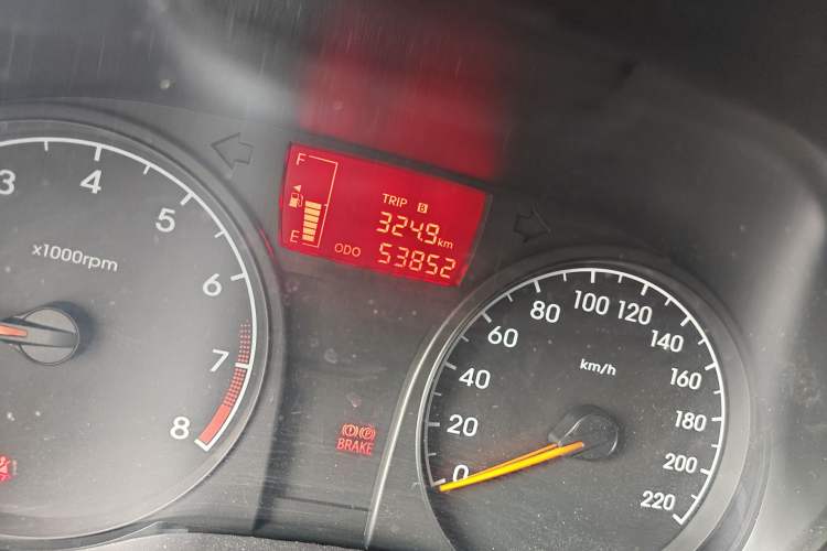 Used Hyundai Verna (older generation) 2016 1.4L Manual Smart GLS Trim Odometer Close Up