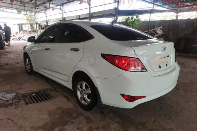 Used Hyundai Verna (older generation) 2016 1.4L Manual Smart GLS Trim Rear Left 45 Deg