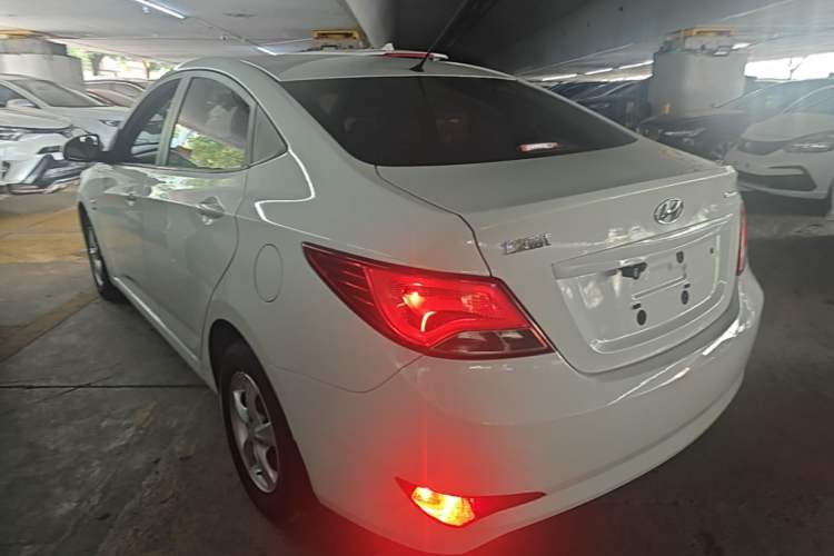 Used Hyundai Verna (older generation) 2016 1.4L Automatic Smart GLS Rear Left 45 Deg