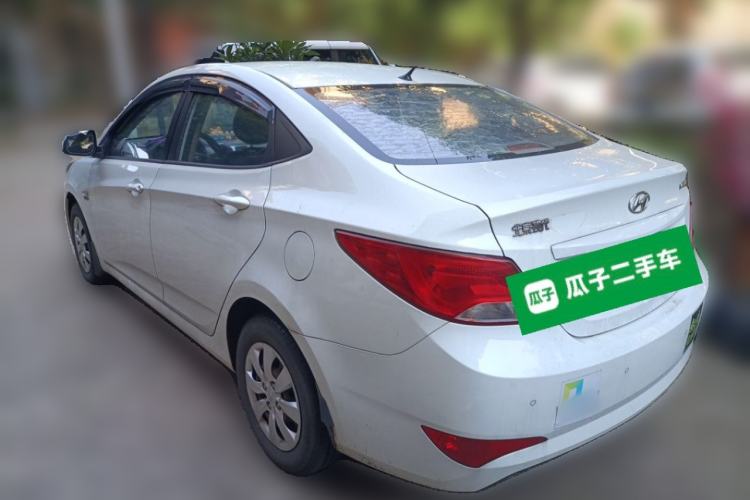 Used Hyundai Verna (older generation) 2016 1.4L Manual Smart GLS Trim Rear Left 45 Deg