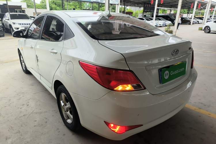 Used Hyundai Verna (older generation) 2016 1.4L Manual Smart GLS Trim Rear Left 45 Deg