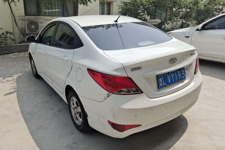 Used Hyundai Verna (older generation) 2016 1.4L Manual Smart GLS Trim Rear Left 45 Deg