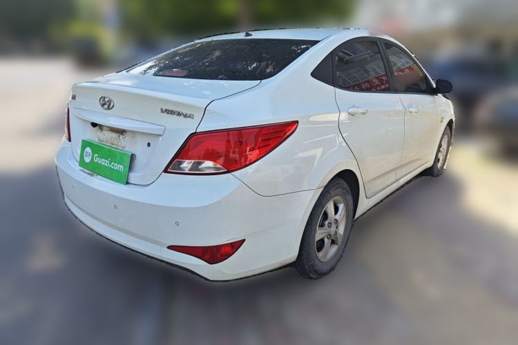 Used Hyundai Verna (older generation) 2016 1.4L Manual Smart GLS Trim Rear Right 45 Deg