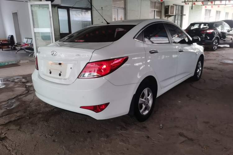 Used Hyundai Verna (older generation) 2016 1.4L Manual Smart GLS Trim Rear Right 45 Deg