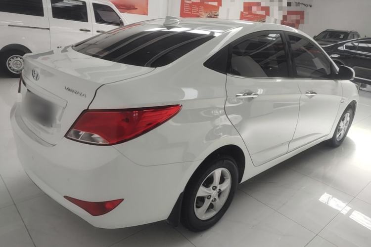 Used Hyundai Verna (older generation) 2016 1.4L Automatic Leading-Edge GLX Rear Right 45 Deg