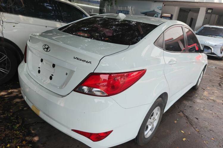 Used Hyundai Verna (older generation) 2016 1.4L Automatic Smart GLS Rear Right 45 Deg