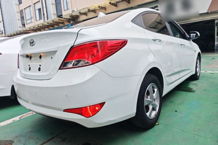 Used Hyundai Verna (older generation) 2016 1.4L Automatic Smart GLS Rear Right 45 Deg