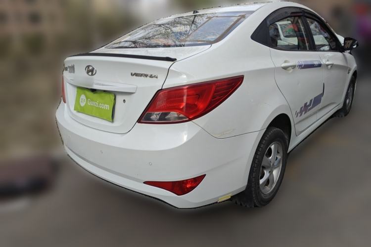 Used Hyundai Verna (older generation) 2016 1.4L Manual Smart GLS Trim Rear Right 45 Deg