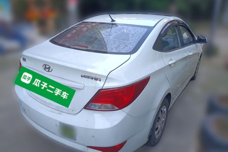 Used Hyundai Verna (older generation) 2016 1.4L Manual Smart GLS Trim Rear Right 45 Deg