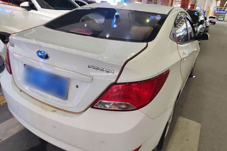 Used Hyundai Verna (older generation) 2016 1.4L Manual Smart GLS Trim Rear Right 45 Deg